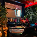 Rouge Romantic Jacuzzi Centro