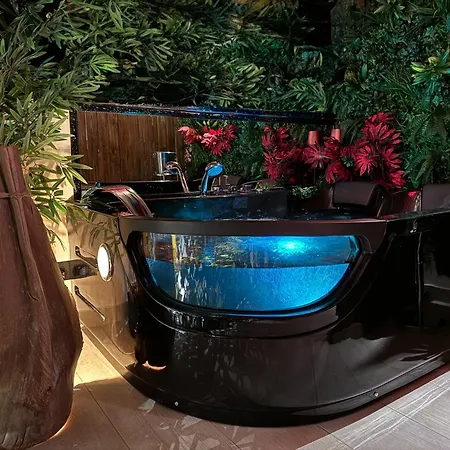 Apartmán Rouge Romantic Jacuzzi Centro *